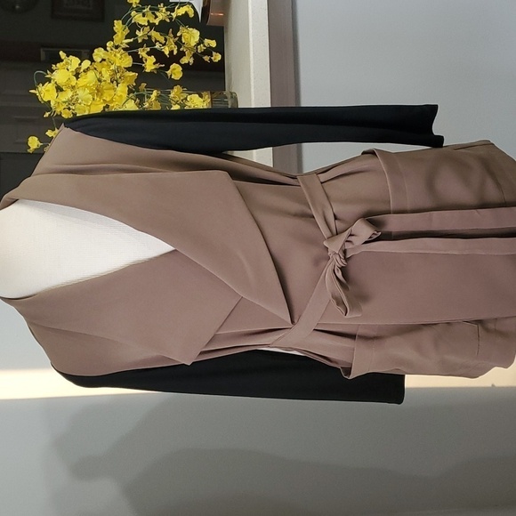 FREEWAY JACKET. CLAY COLOR with black sleeves and big pockets with tie. … - Picture 1 of 9